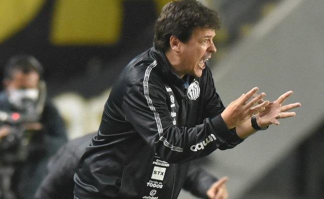 Treinador indicou ainda que dever� manter os laterais Par� e Felipe Jonatan na equipe