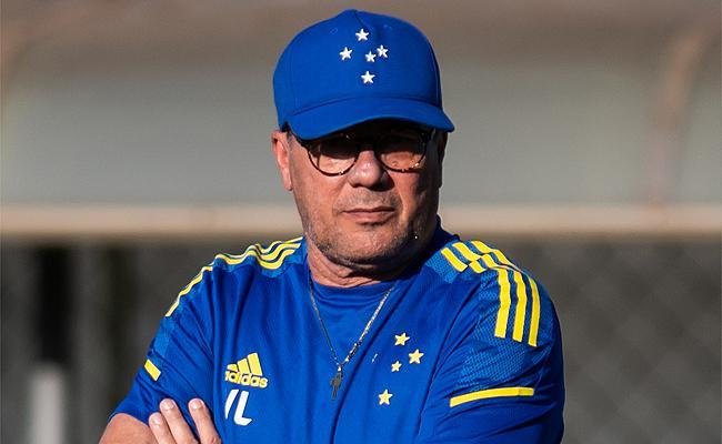Luxemburgo mant�m contato com a diretoria para definir os atletas que n�o seguem no clube em 2022