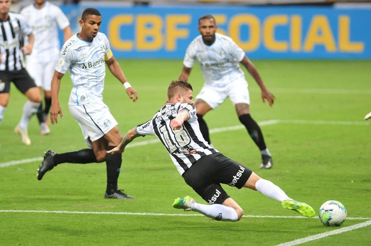 Fotos do jogo entre Atltico e Grmio, no Mineiro