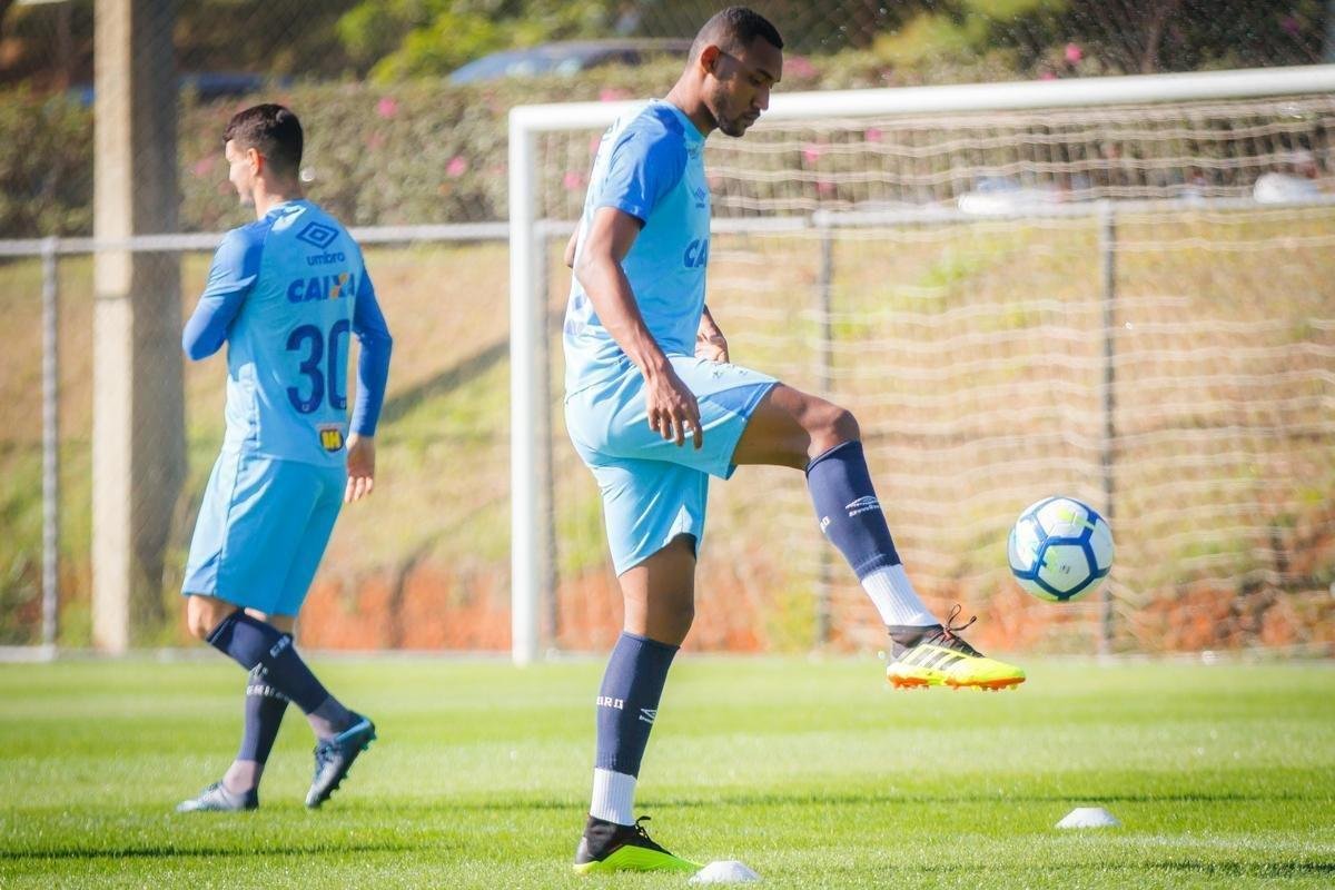 Imagens do ltimo treino do Cruzeiro antes do jogo contra o Cear, pelo Campeonato Brasileiro