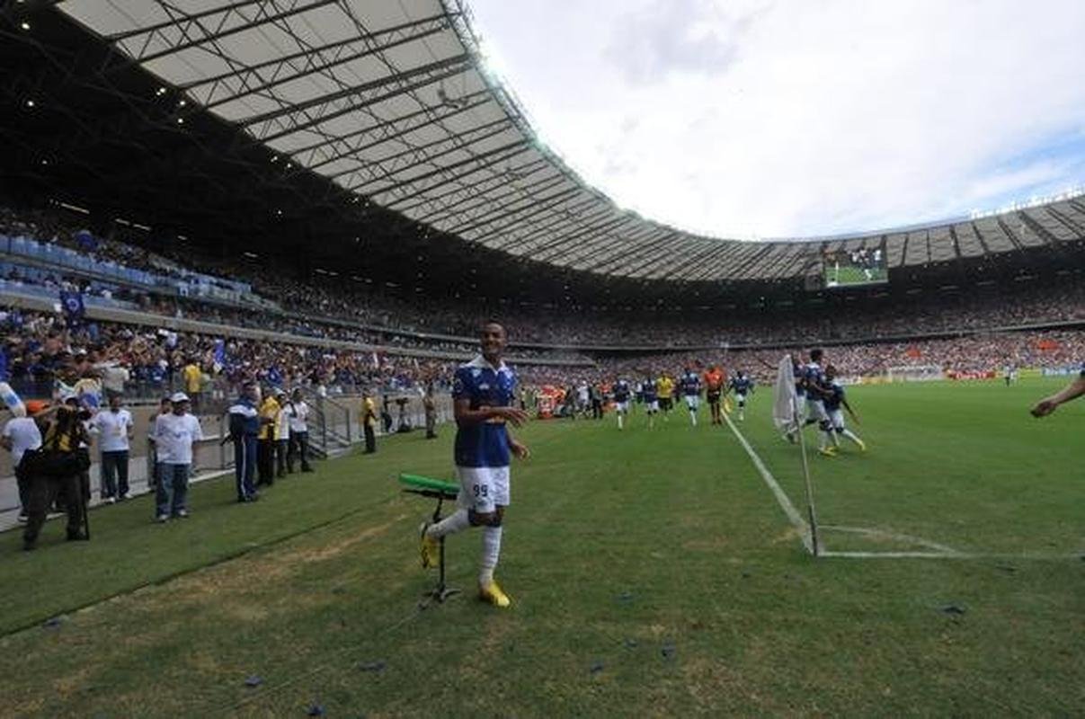 Fotos exclusivas do clssico entre Cruzeiro e Atltico na reabertura oficial do Mineiro