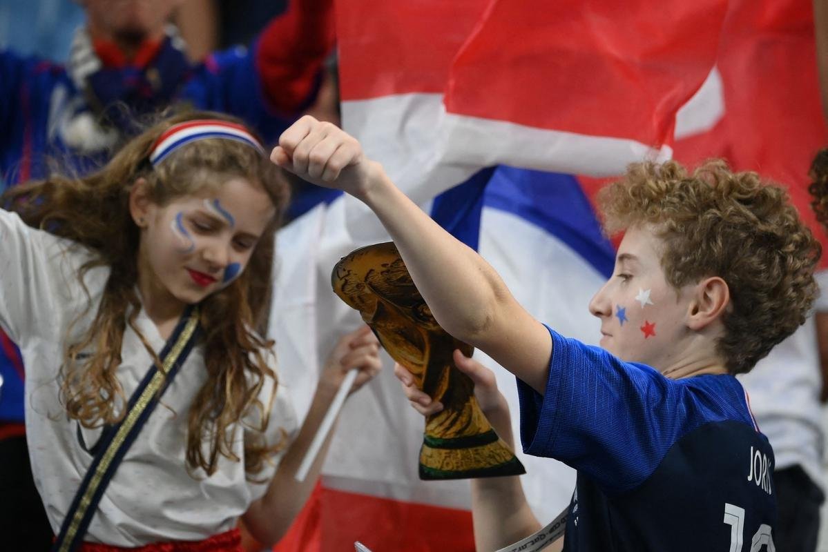 Imagens dos torcedores no jogo entre Frana e Austrlia, pelo Grupo D da Copa do Mundo