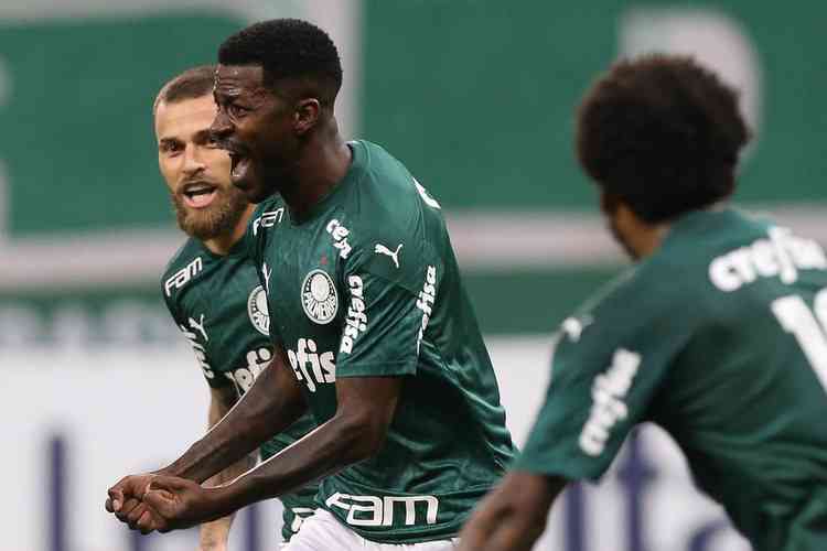 Com gol nos acréscimos, Água Santa vence o Palmeiras e sai na