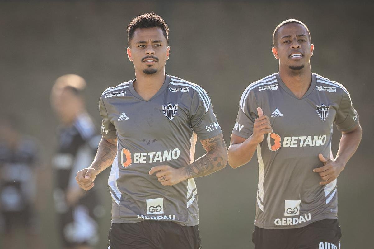 Nesta tera-feira (26), Cuca foi apresentado como treinador do Atltico - pela terceira vez na carreira. Primeiro, foi saudado pelo diretor de futebol Rodrigo Caetano e concedeu entrevista coletiva na sala de imprensa da Cidade do Galo. Depois, comandou o primeiro treino com o elenco no CT, j pensando no confronto contra o Internacional, pelo Campeonato Brasileiro.