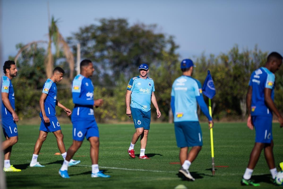 Sob o comando de Rogério Ceni, Cruzeiro treinou nesta sexta-feira na Toca da Raposa para o duelo contra o Santos, pela 15° rodada do Campeonato Brasileiro