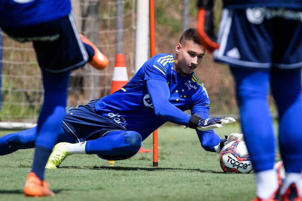 Treino acometeu em clima de descontrao no fechamento da preparao para o jogo deste domingo  