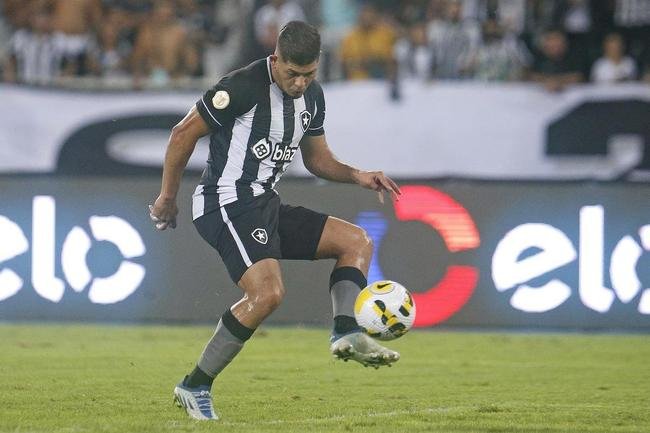 Fotos da partida entre Botafogo e Amrica, pelo duelo de volta das oitavas de final da Copa do Brasil. Jogo foi realizado nesta quinta-feira (14), no estdio Nilton Santos, na cidade do Rio de Janeiro.
