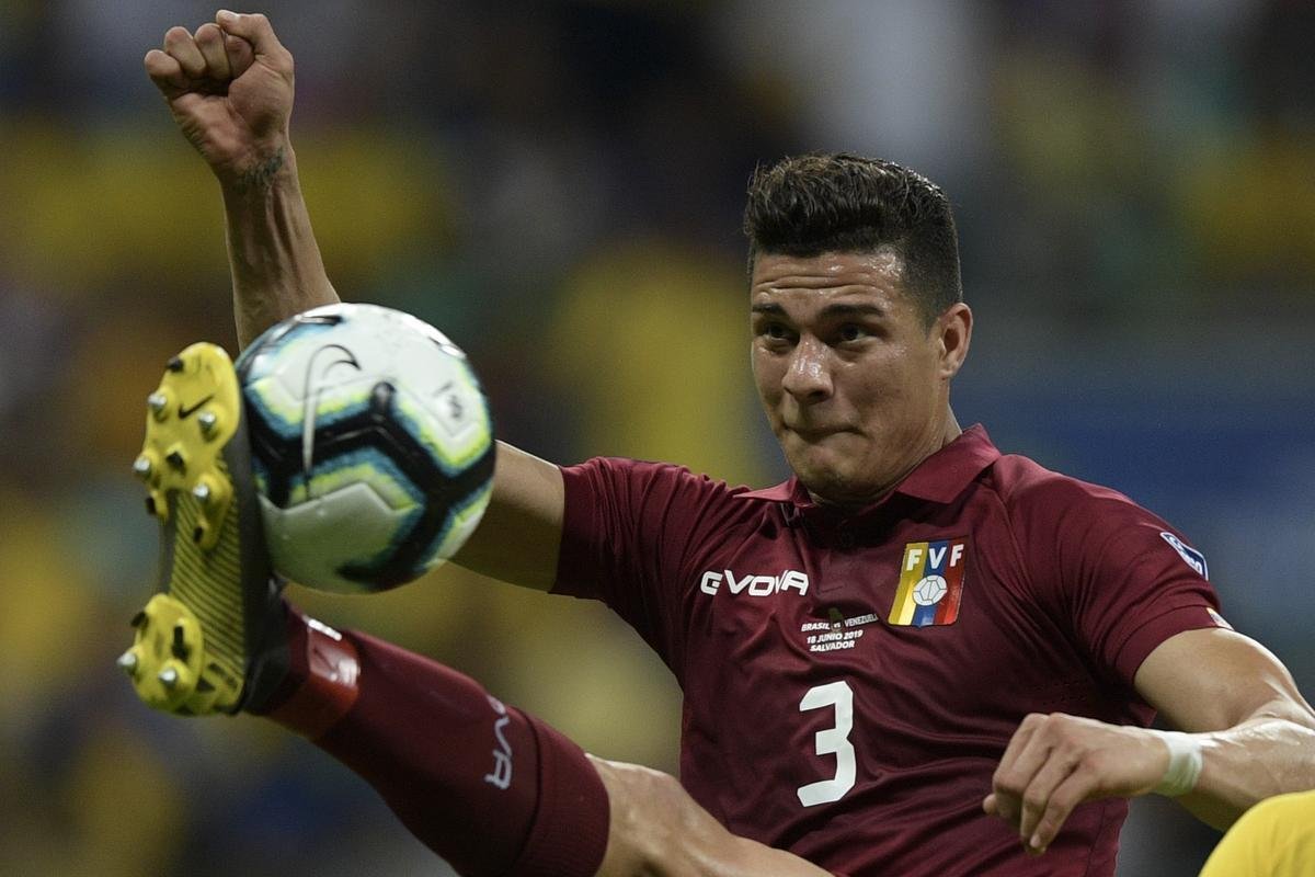 Brasil enfrentou a Venezuela na Arena Fonte Nova, pelo Grupo A da Copa Amrica