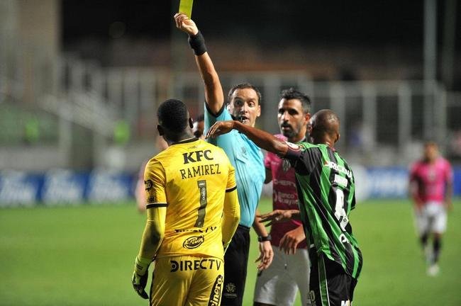Fotos da derrota do Amrica para o Independiente del Valle, por 2 a 0, no Independncia, pelo Grupo D da Copa Libertadores