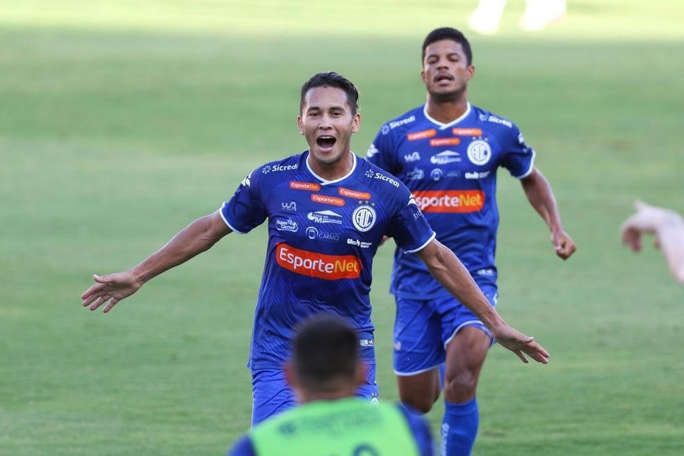 Reis - o atacante de 28 anos viveu o melhor ano da carreira ao marcar 17 gols em 55 jogos pelo Confiança. Na Série B, assumiu o protagonismo do setor ofensivo com 10 tentos e cinco assistências em 34 partidas.