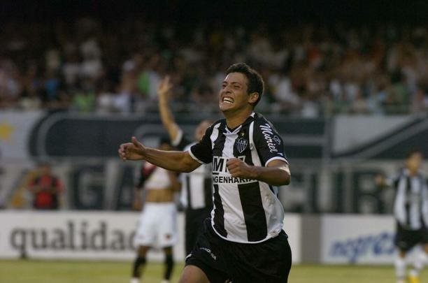 Eduardo - Após a venda de Paulo Henrique, Eduardo surgiu das categorias de base do Alvinegro. Em um ano como profissional do Atlético, marcou dez gols em 36 partidas. No meio da temporada 2008, foi emprestado ao Gaziantepspor, da Turquia. Depois, também foi emprestado para Atlético-PR e Sport. Em 2010, acabou rescindindo o contrato com o Galo e foi para o São Caetano.