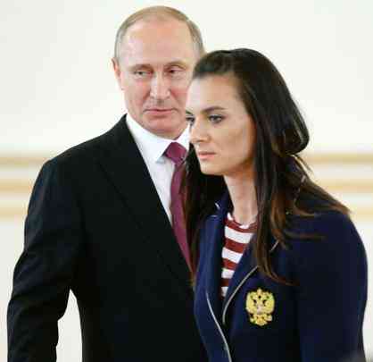 Atletas russos so recepcionados pelo presidente Vladimir Putin