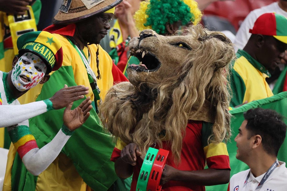 Torcida coloriu o Estdio Al Bayt, no Catar, para acompanhar a partida entre Inglaterra e Senegal