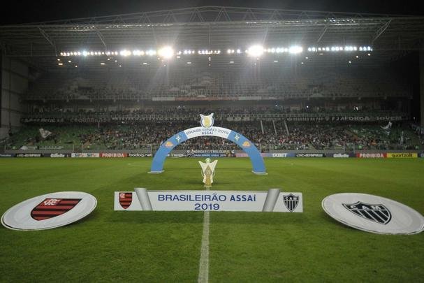 Torcedores de Atltico e Flamengo compareceram ao Horto nesta noite de sbado para assistir ao confronto entre os tradicionais rivais