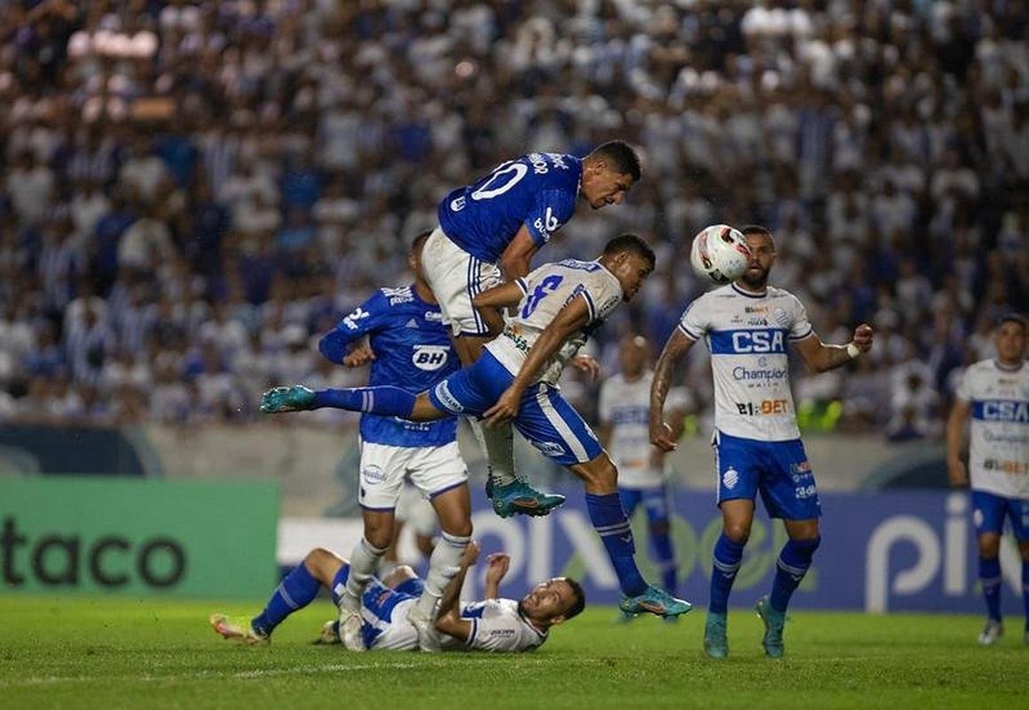 Fotos da partida entre CSA e Cruzeiro, nesta quarta-feira (20), no Rei Pel, em Macei. Jogo  vlido pela 19 rodada da Srie B do Campeonato Brasileiro.

