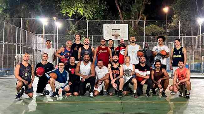 Carreira 'preso no arm�rio' motivou ex-jogador a criar time gay de basquete