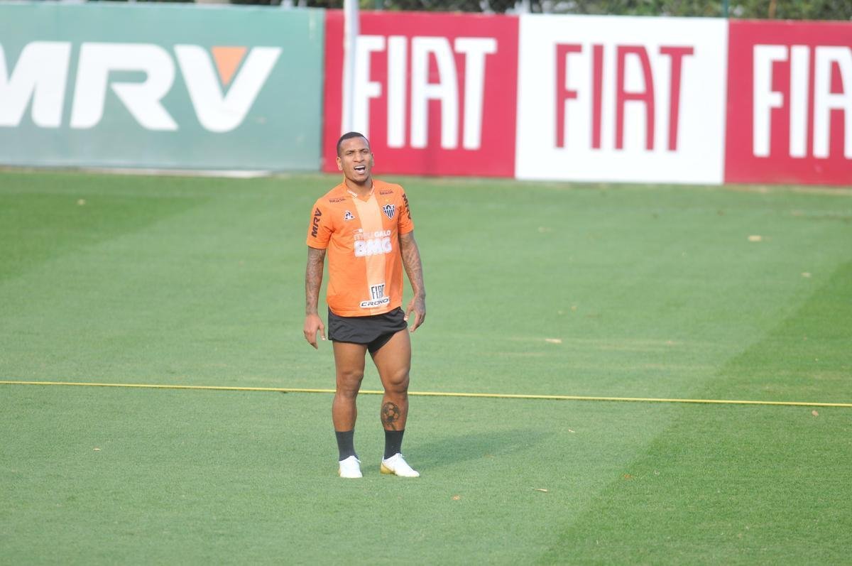 Veja fotos do treino na Cidade do Galo 