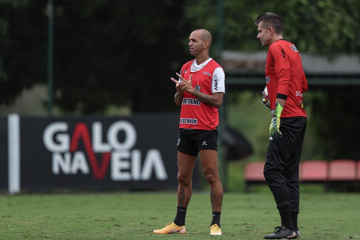 Fotos do treino do Atltico neste sbado, o ltimo de Victor no clube
