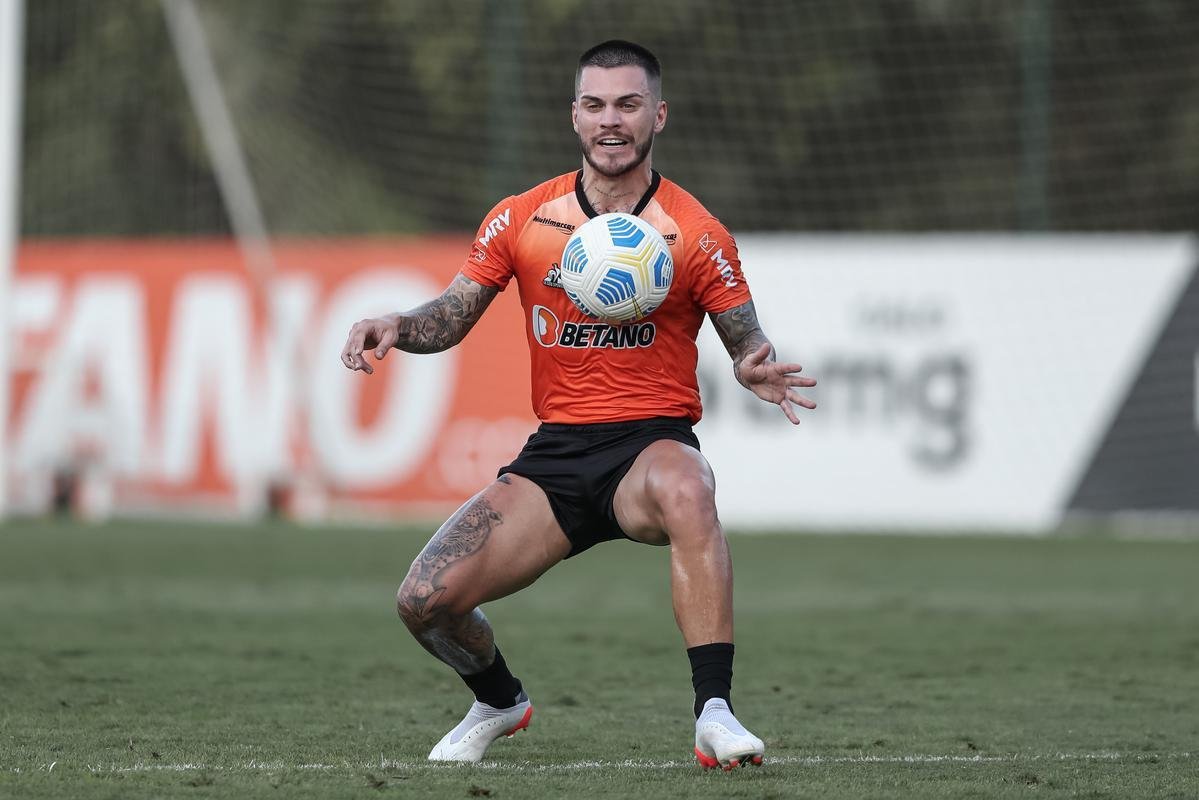 Com Guilherme Arana de volta, Cuca comanda atividade na Cidade do Galo