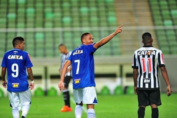 Aps por 2 a 2 no tempo normal, Cruzeiro derrotou Atltico por 4 a 2 nas penalidades e se sagrou campeo de torneio indito. Em 2018, clube celeste disputar a Copa Libertadores da categoria