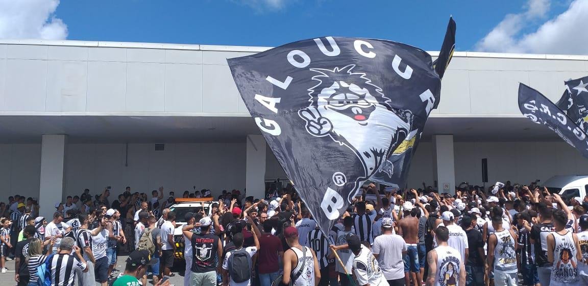 Imagens da chegada de Diego Tardelli