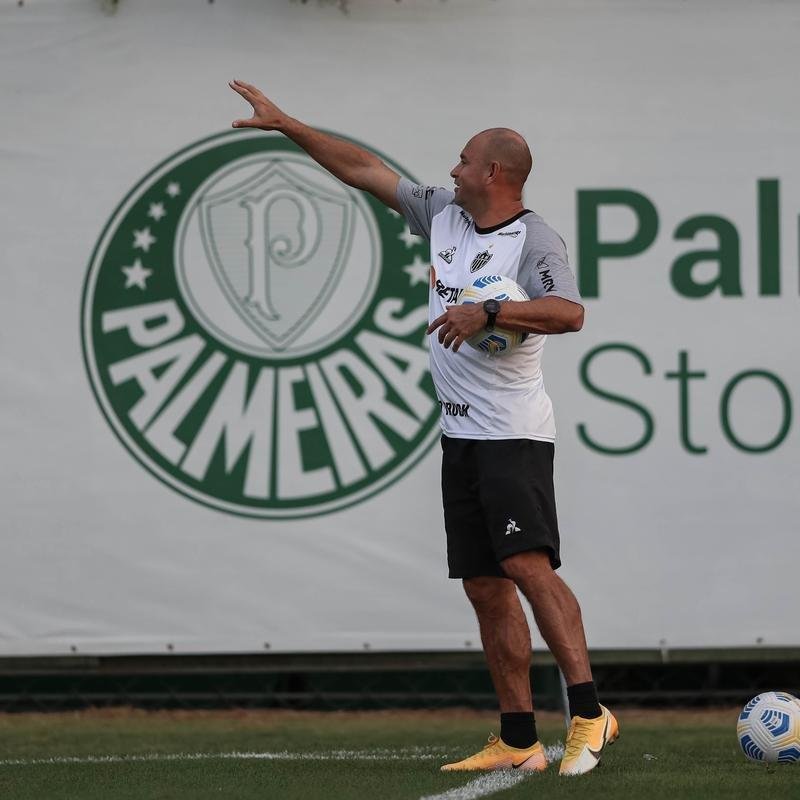 Cuca orientou atividade no CT do Palmeiras, na Barra Funda, em So Paulo 