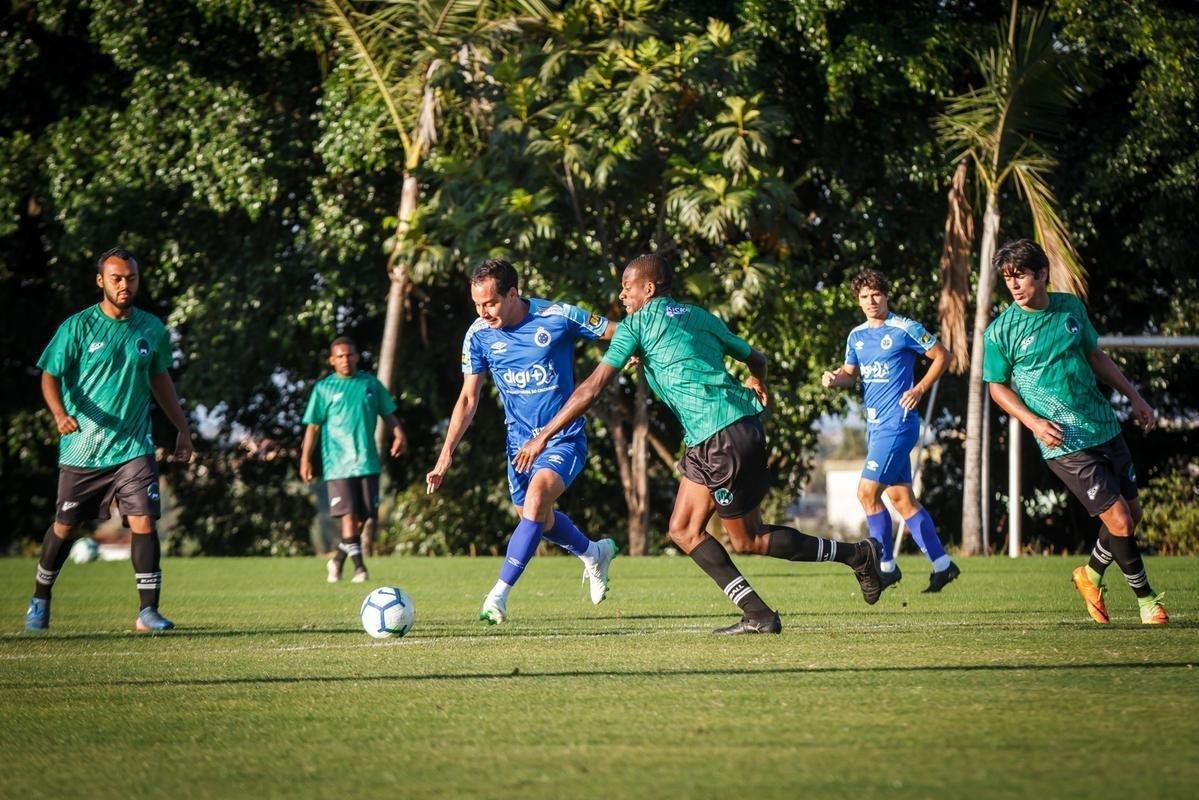 Fotos da vitria do Cruzeiro sobre o Inter de Minas por 2 a 0, neste sbado, na Toca da Raposa 2