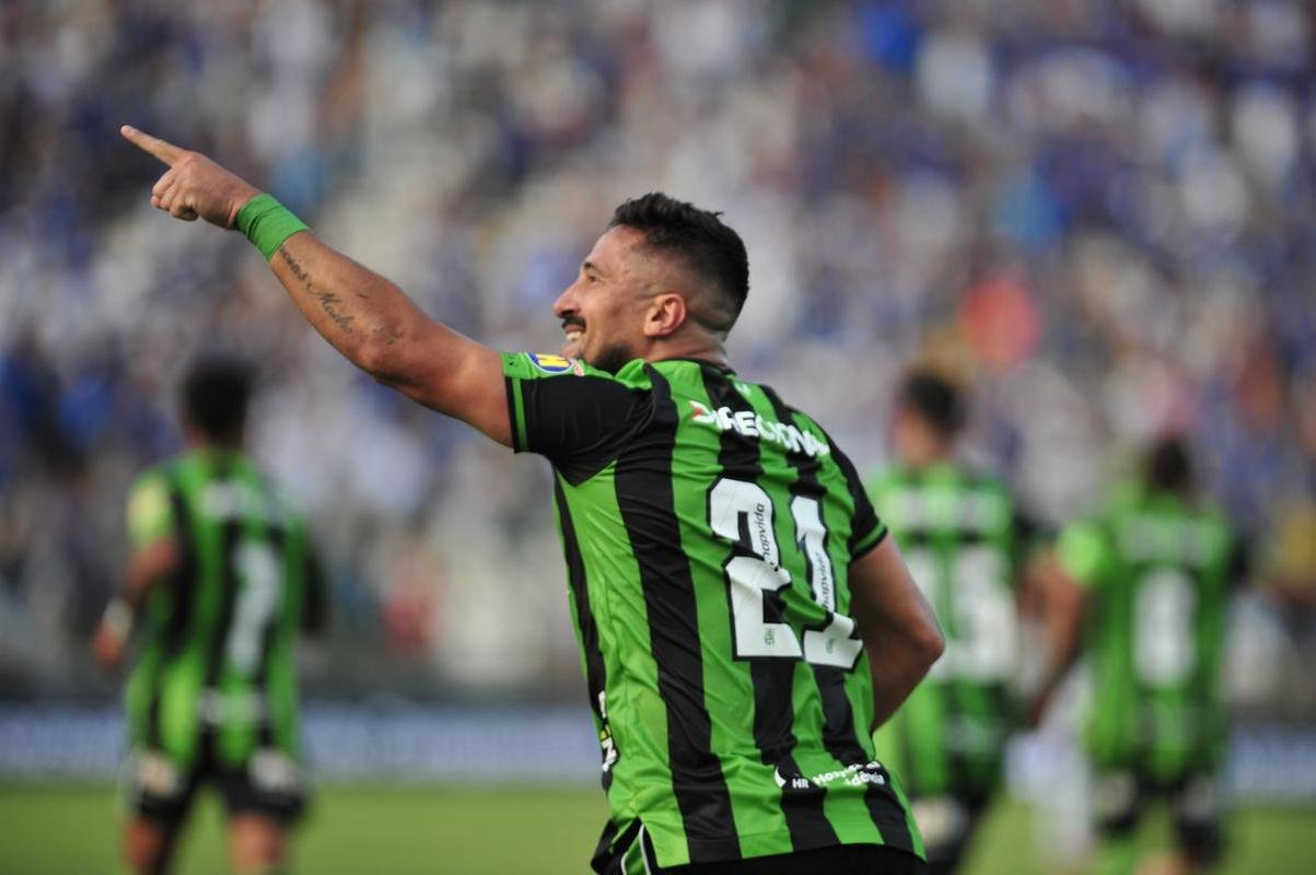 Cruzeiro e Amrica se enfrentaram na Arena do Jacar, em Sete Lagoas, pelo jogo de ida da semifinal do Campeonato Mineiro