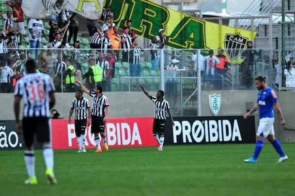 Cazares marcou belo gol de falta, e goleiro cruzeirense Fbio nem se mexeu