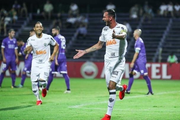 Imagens da partida entre Defensor e Atlético, em Montevidéu, pela Libertadores