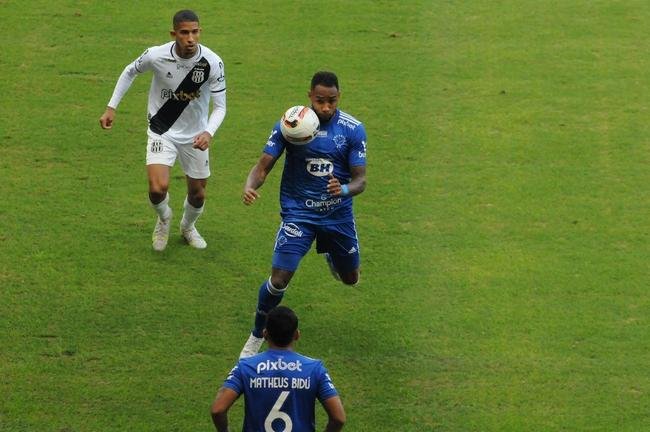 Fotos do jogo entre Cruzeiro e Ponte Preta, no Mineiro, em Belo Horizonte, pela 13 rodada da Srie B do Brasileiro