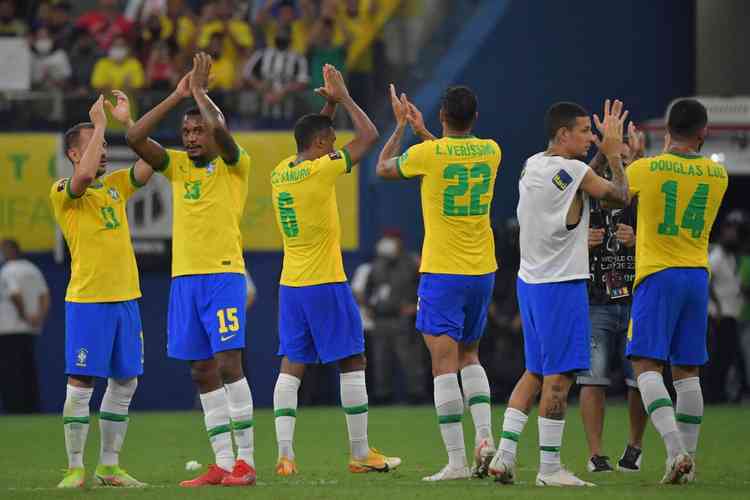 Com boa atuao, Brasil brinda torcida em Manaus com goleada sobre o Uruguai