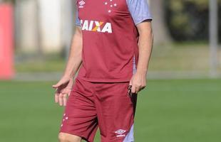 Mano Menezes voltou a fechar treino na Toca da Raposa II e permitiu imagens apenas do aquecimento. O certo  que o treinador voltar a contar com o Cruzeiro ideal diante do Boca Juniors, na quinta-feira, no Mineiro. Todos os atletas esto  disposio para duelo de volta das quartas de final da Libertadores