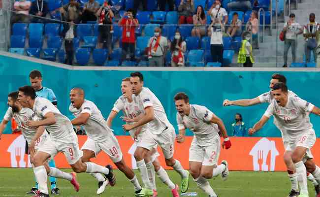 Espanha sofre, supera Sua nos pnaltis e avana  semifinal da Eurocopa