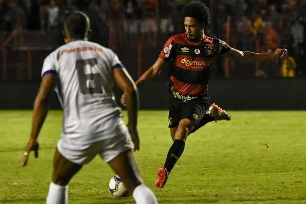 De virada e com gols de Hernane e Guilherme, o Sport reencontrou o caminho das vitórias, diante do Paraná, na Ilha do Retiro, pela 31ª rodada da Série B