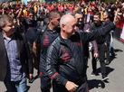 Com festa da torcida, Athletico-PR embarca rumo a final da Libertadores