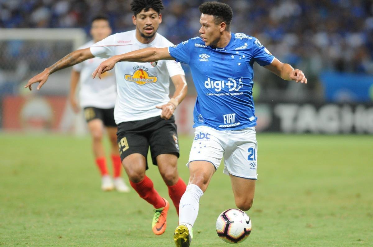 Fotos do jogos entre Cruzeiro e Deportivo Lara no Mineiro