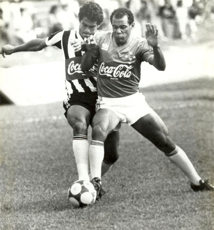 Imagens do Cruzeiro com a camisa da Adidas (Arquivo/Estado de Minas)