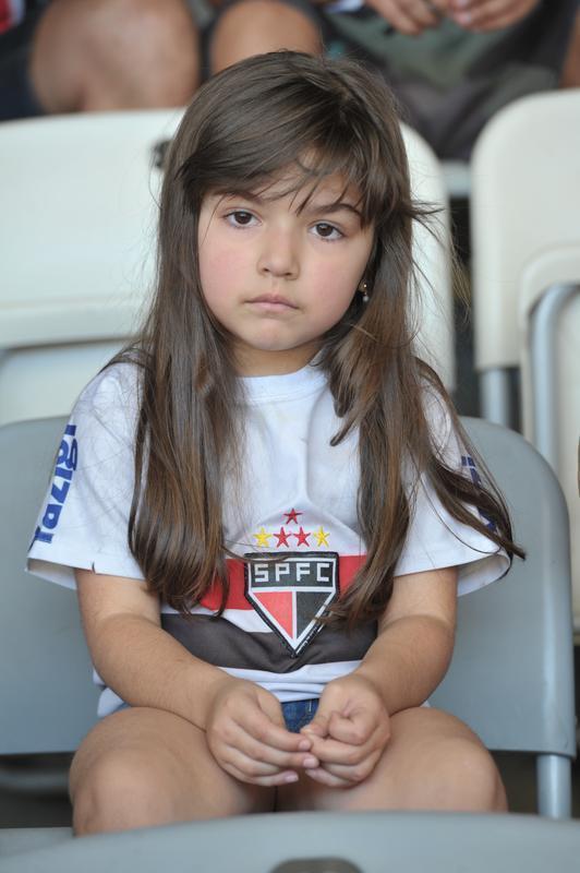 Imagens das torcidas de Cruzeiro e So Paulo no Mineiro