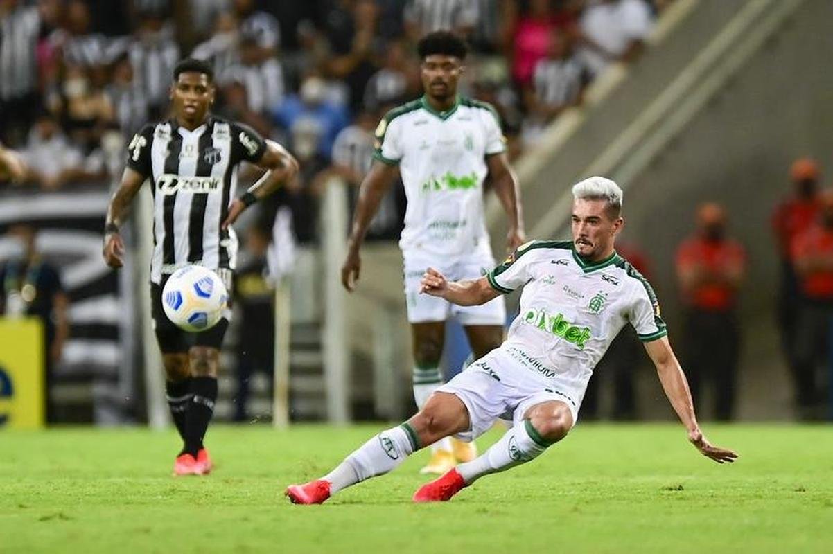 Fotos do empate entre Cear e Amrica, por 0 a 0, na Arena Castelo, em Fortaleza, pela 37 rodada do Campeonato Brasileiro