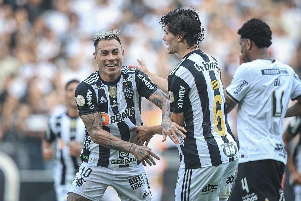 Com gol de Vargas, outrora afastado por Cuca e pela diretoria, o Atltico venceu o Corinthians por 1 a 0, fora de casa, e garantiu a classificao  fase eliminatria da Copa Libertadores. O Atltico enfrentar o Carabobo, da Venezuela.