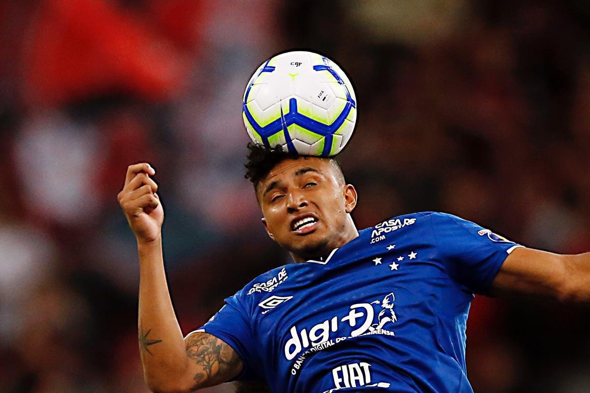 Fotos do empate por 0 a 0 entre Athletico-PR e Cruzeiro na Arena da Baixada, em Curitiba, pela 31 rodada do Campeonato Brasileiro; cruzeirense Sass foi expulso na etapa final