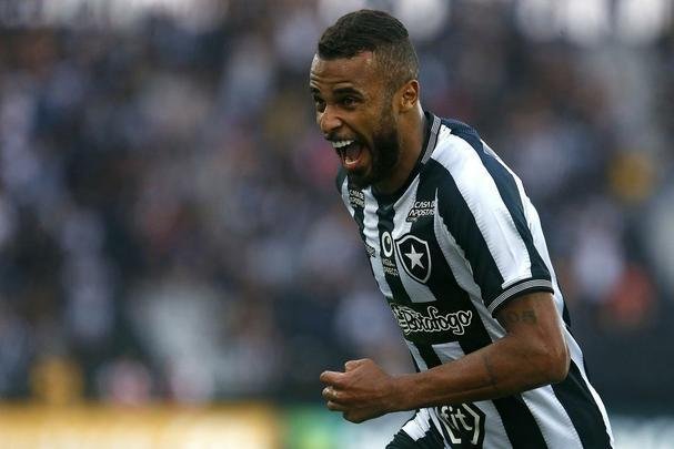 Fotos da vitória do Botafogo sobre o Atlético, por 2 a 1, no Engenhão, pela 18ª rodada do Brasileiro