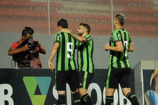 Fotos de Amrica x Tupynambs, no Independncia, pela nona rodada do Campeonato Mineiro