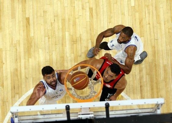 Fotos do duelo entre Minas e Flamengo, realizado nesta sexta, na Arena JK, em Belo Horizonte