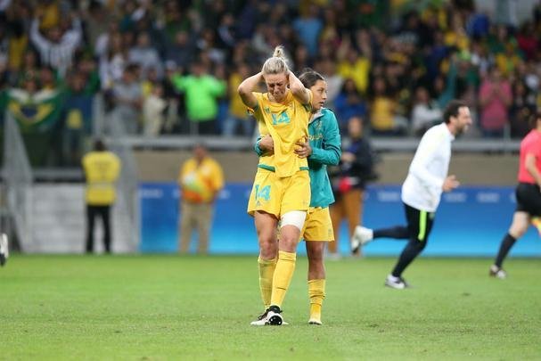 Imagens emocionantes das cobranas de pnaltis no Mineiro e da classificao do Brasil s semifinais do torneio feminino de futebol dos Jogos Olmpicos. Goleira Brbara pegou pnalti e deu vitria  Seleo por 7 a 6 sobre a Austrlia. Com 52 mil pagantes, estdio foi  loucura.