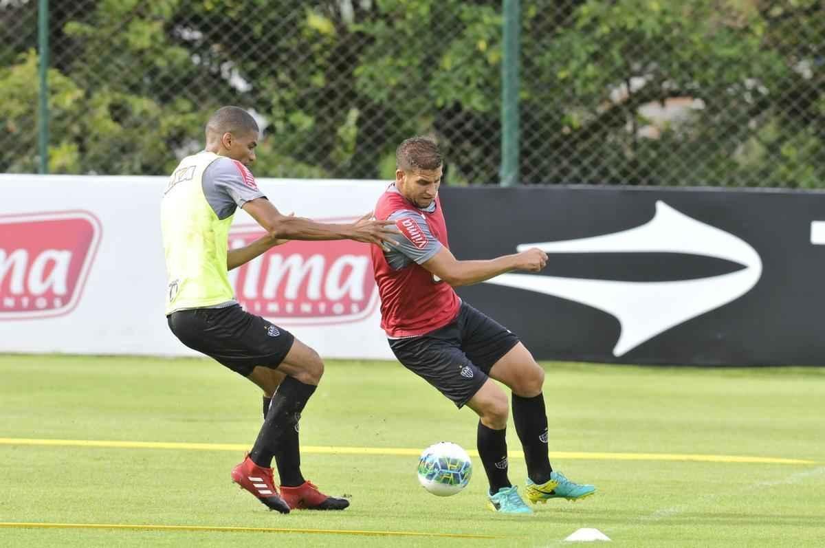 Jogadores que no foram titulares contra o Tombense, no sbado, treinam na cidade do Galo