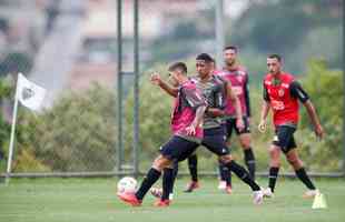 Imagens do primeiro treino de Eduardo Vargas pelo Atltico