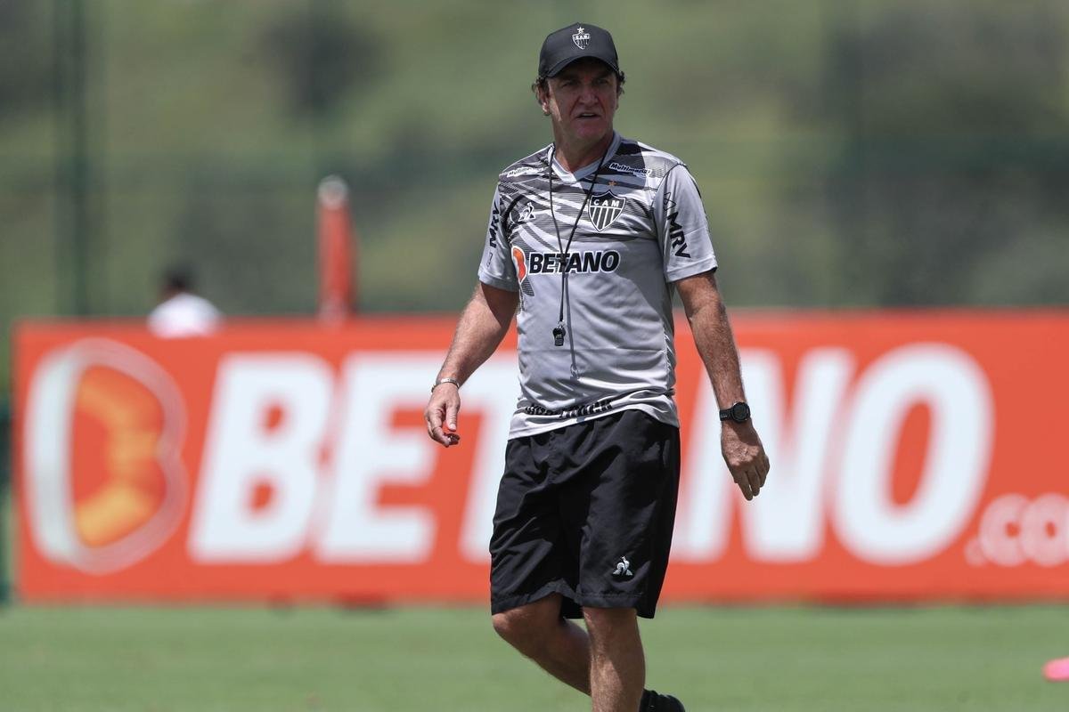 Primeiro treino comandado por Cuca desde a volta ao Atltico