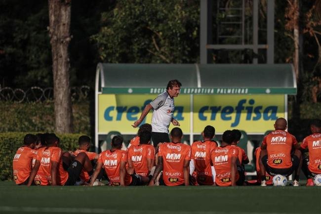 Cuca orientou atividade no CT do Palmeiras, na Barra Funda, em So Paulo 